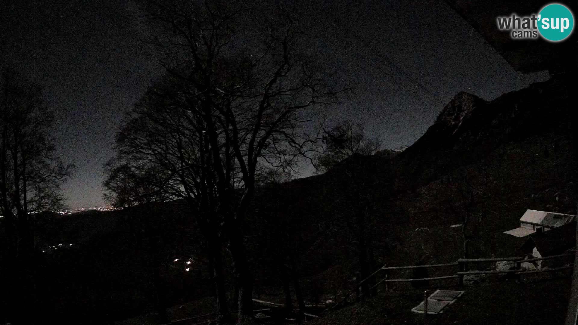 Planina Razor Bergütte Webcam (1315) | Blick auf Tolminski Migovec