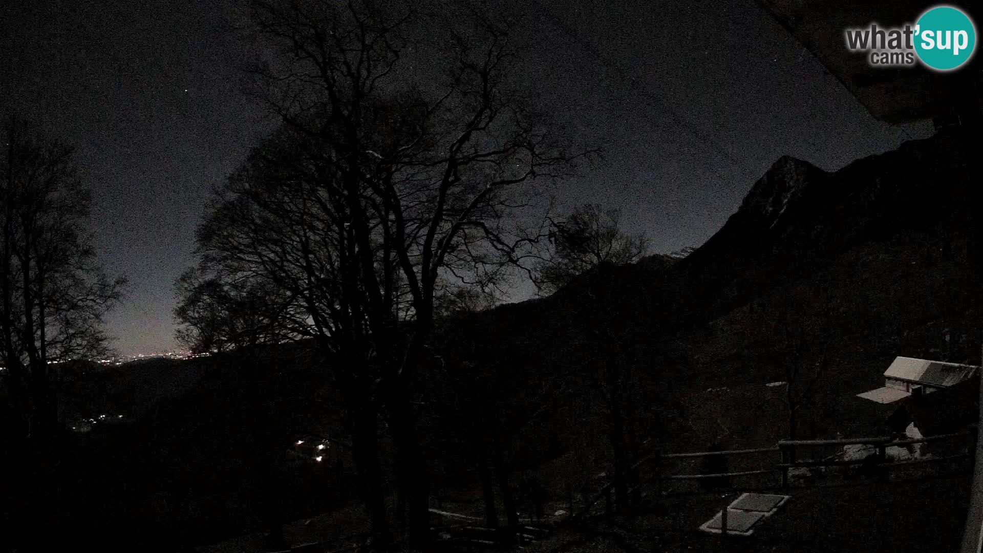 Planina Razor Mountain Hut live cam (1315) | view to Tolminski Migovec