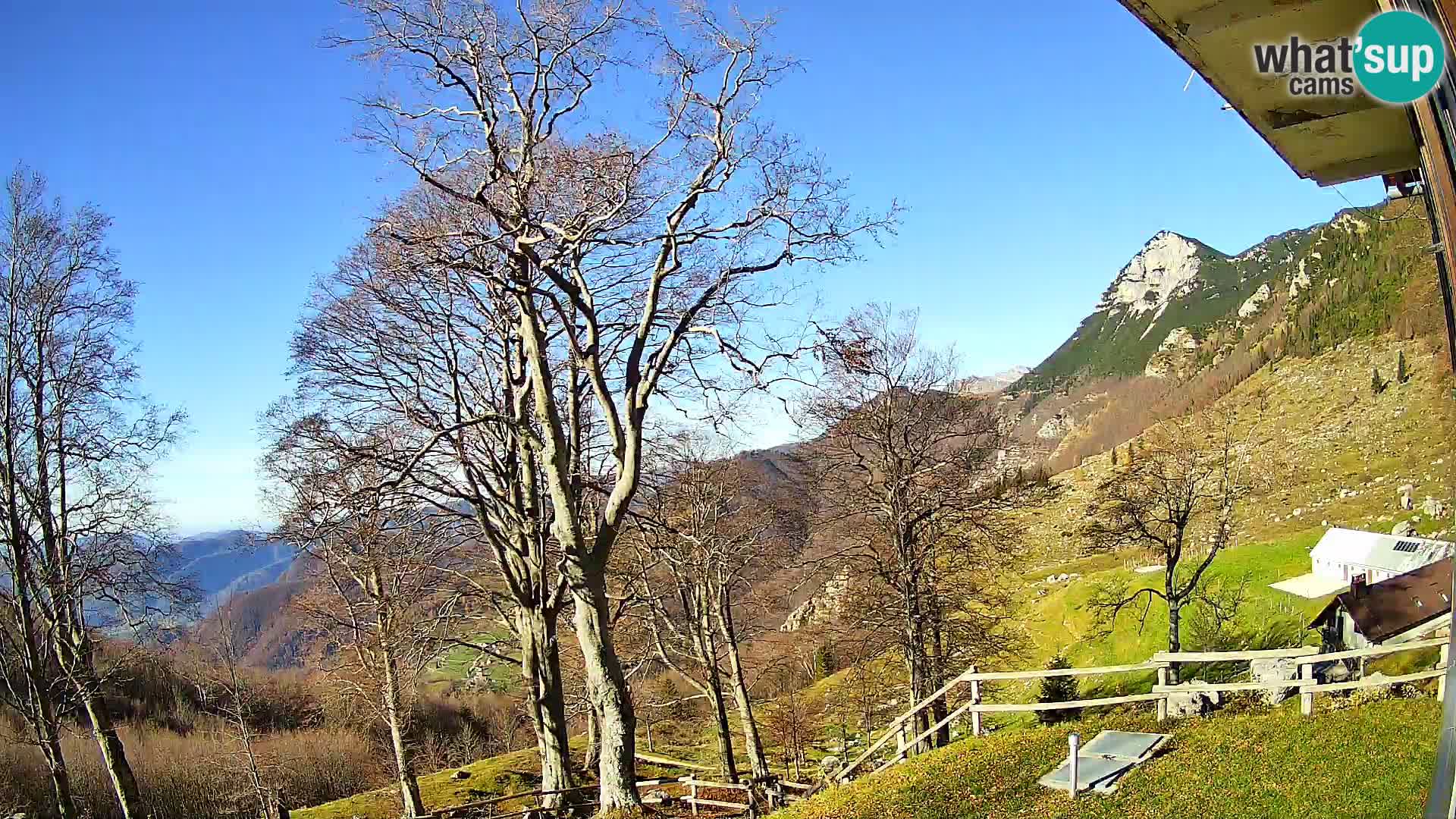 Baita di montagna Planina Razor webcam (1315) | vista su Tolminski Migovec