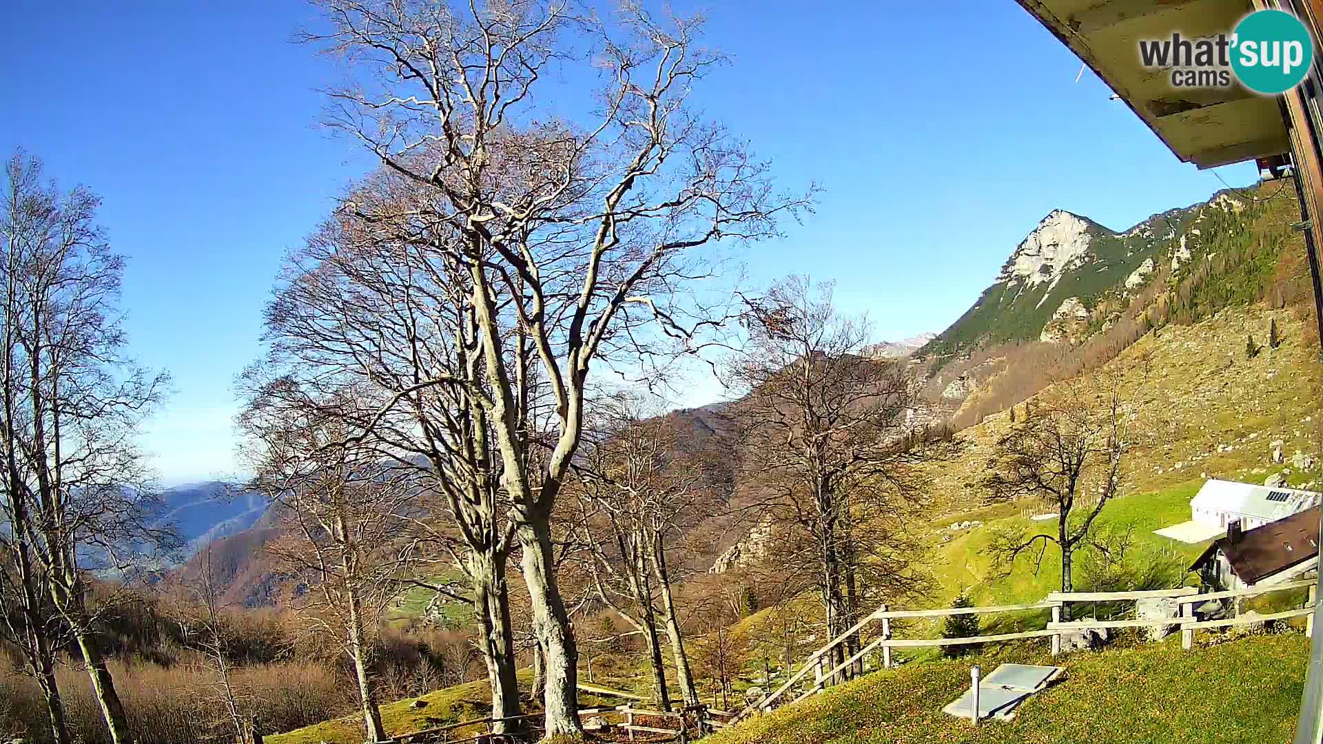Planina Razor Mountain Hut live cam (1315) | view to Tolminski Migovec