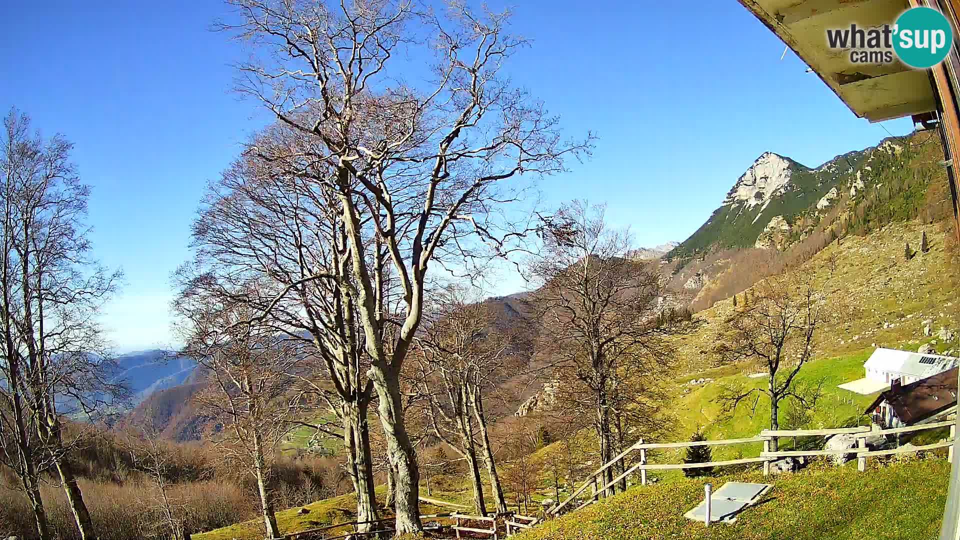 Planinarski dom na planini Razor (1315) | Pogled na Tolminski Migovec