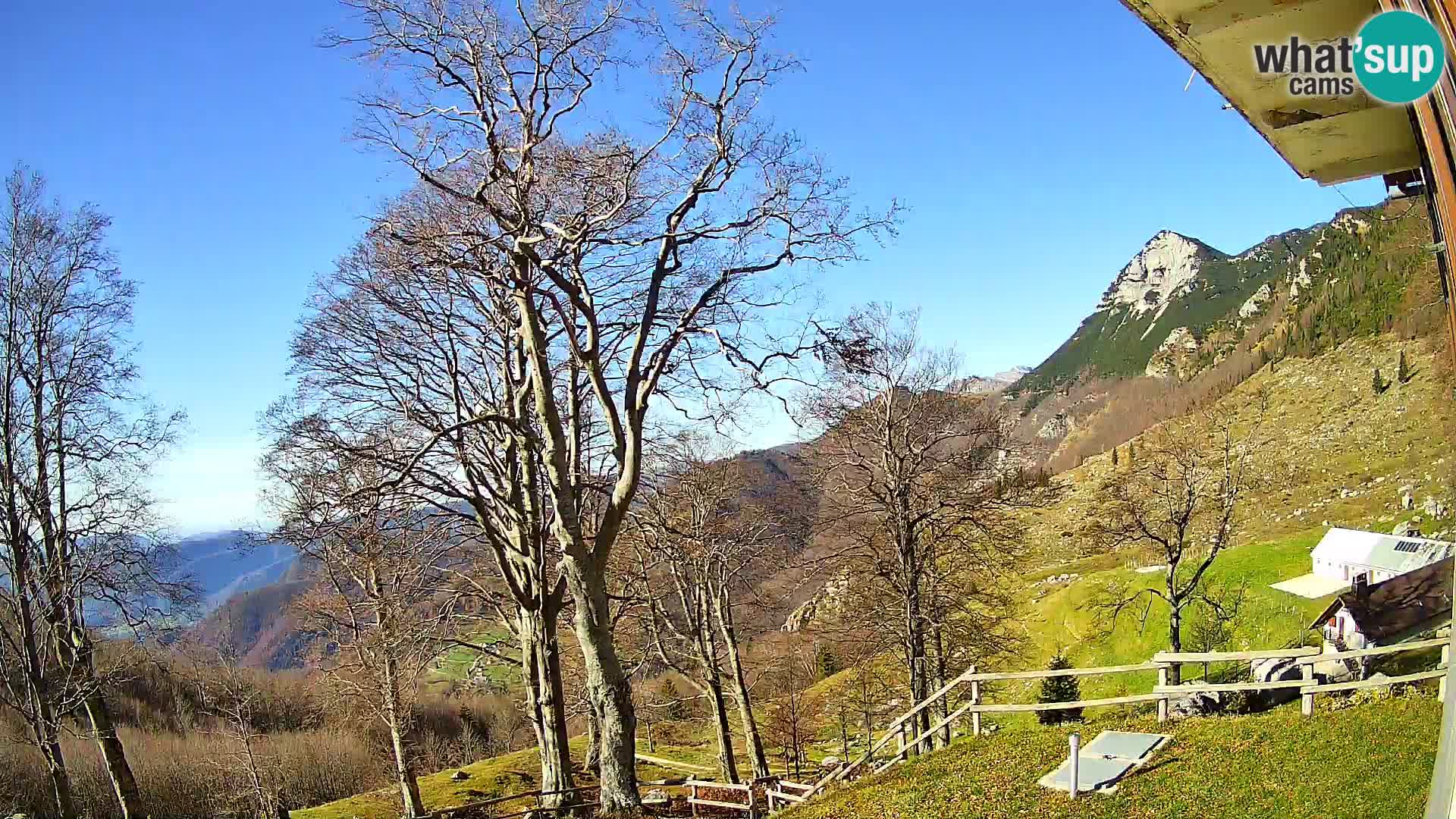 Planina Razor Mountain Hut live cam (1315) | view to Tolminski Migovec