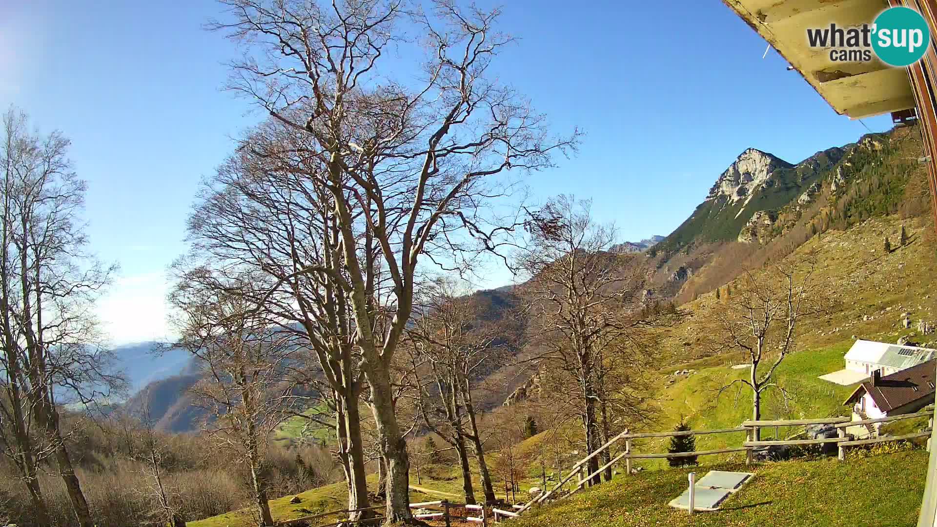 Baita di montagna Planina Razor webcam (1315) | vista su Tolminski Migovec