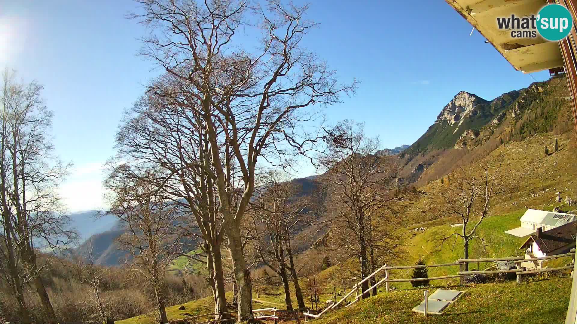 Planinarski dom na planini Razor (1315) | Pogled na Tolminski Migovec