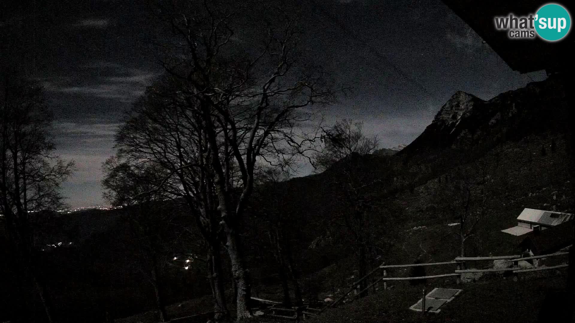 Baita di montagna Planina Razor webcam (1315) | vista su Tolminski Migovec