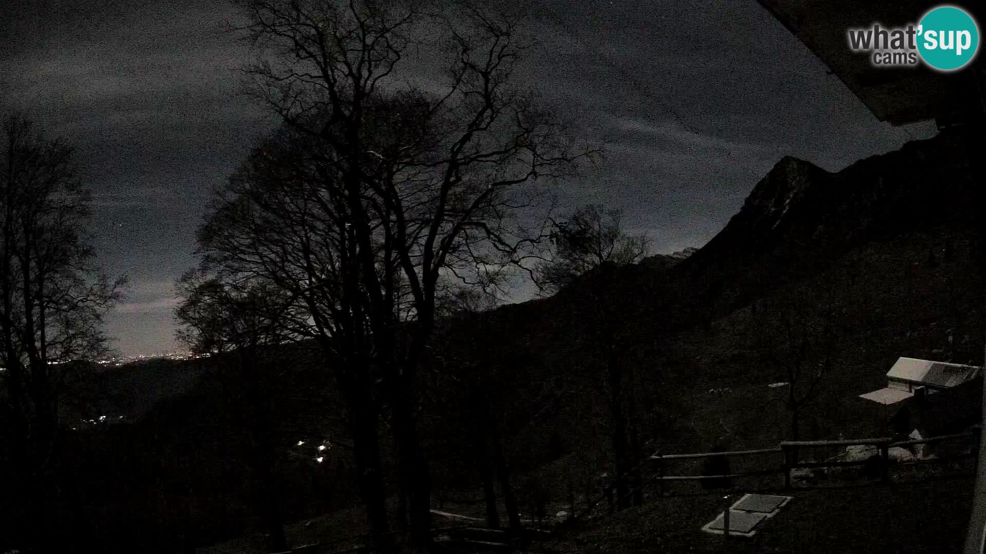 Planina Razor Mountain Hut live cam (1315) | view to Tolminski Migovec