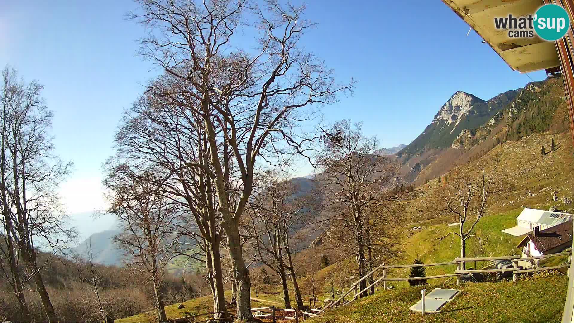 Baita di montagna Planina Razor webcam (1315) | vista su Tolminski Migovec