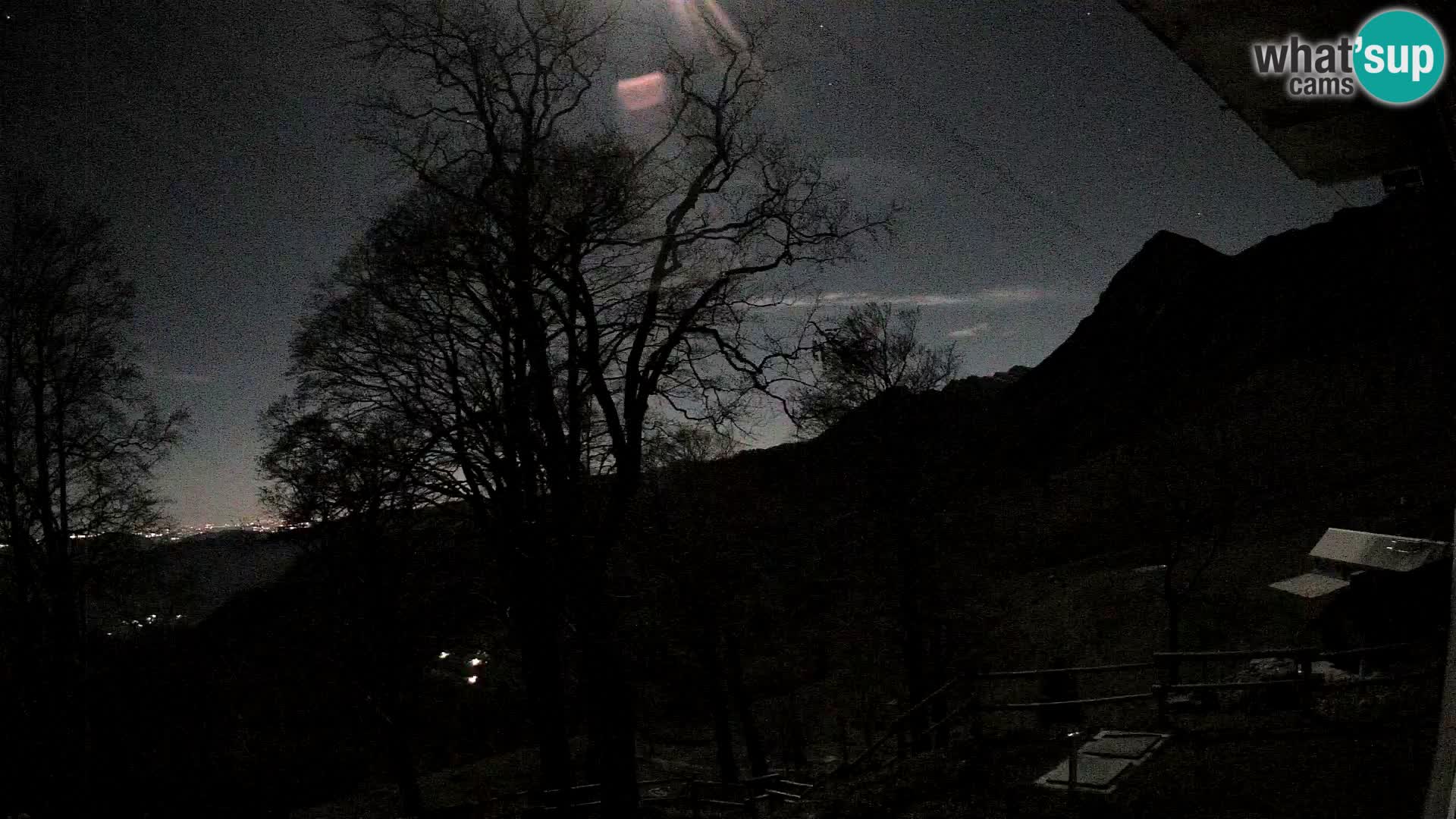 Planinarski dom na planini Razor (1315) | Pogled na Tolminski Migovec