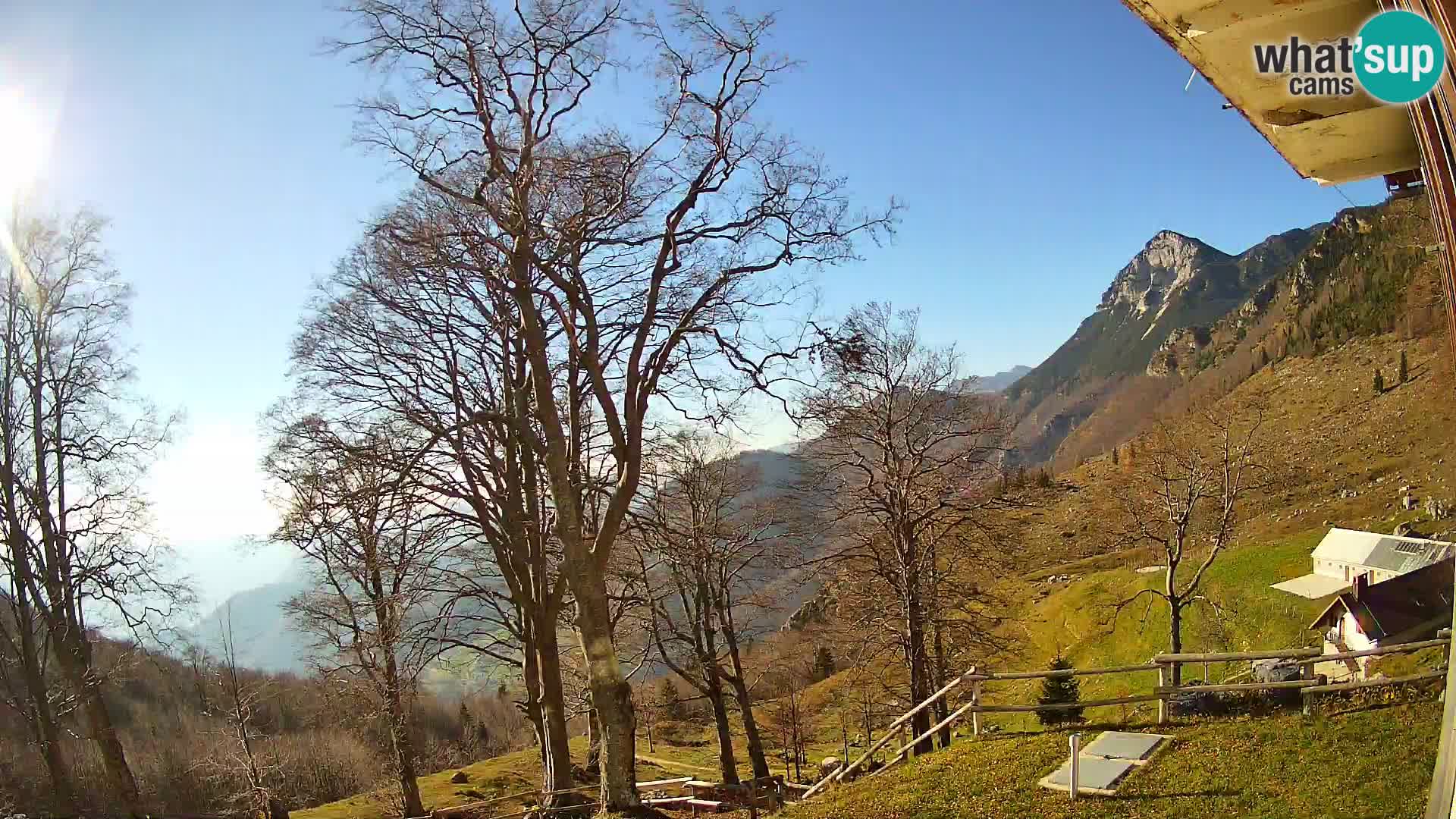 Baita di montagna Planina Razor webcam (1315) | vista su Tolminski Migovec