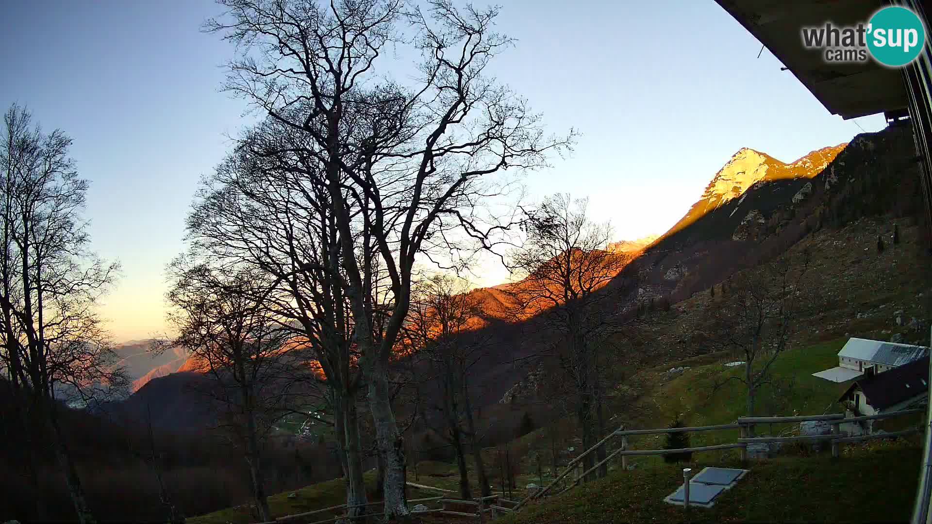 Planina Razor Mountain Hut live cam (1315) | view to Tolminski Migovec