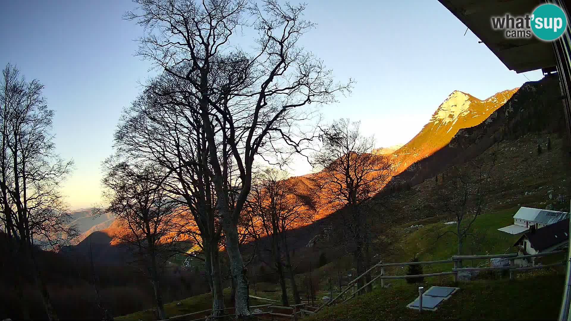 Planina Razor Bergütte Webcam (1315) | Blick auf Tolminski Migovec