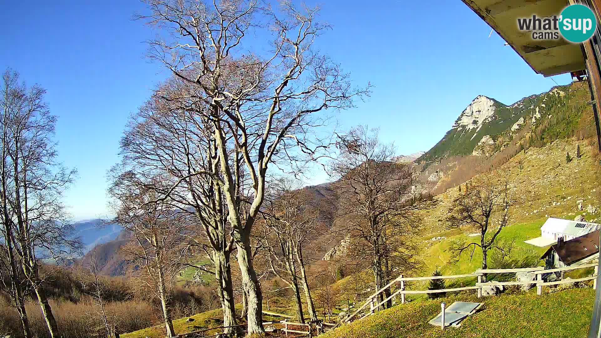 Planinarski dom na planini Razor (1315) | Pogled na Tolminski Migovec