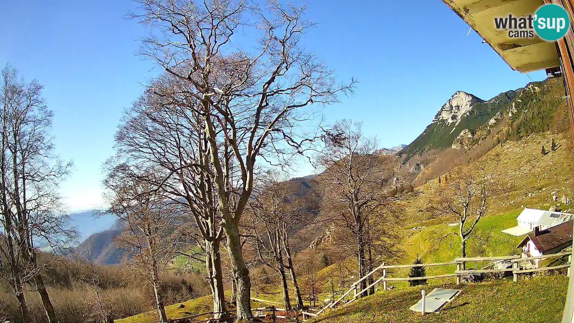 Planina Razor Mountain Hut live cam (1315) | view to Tolminski Migovec