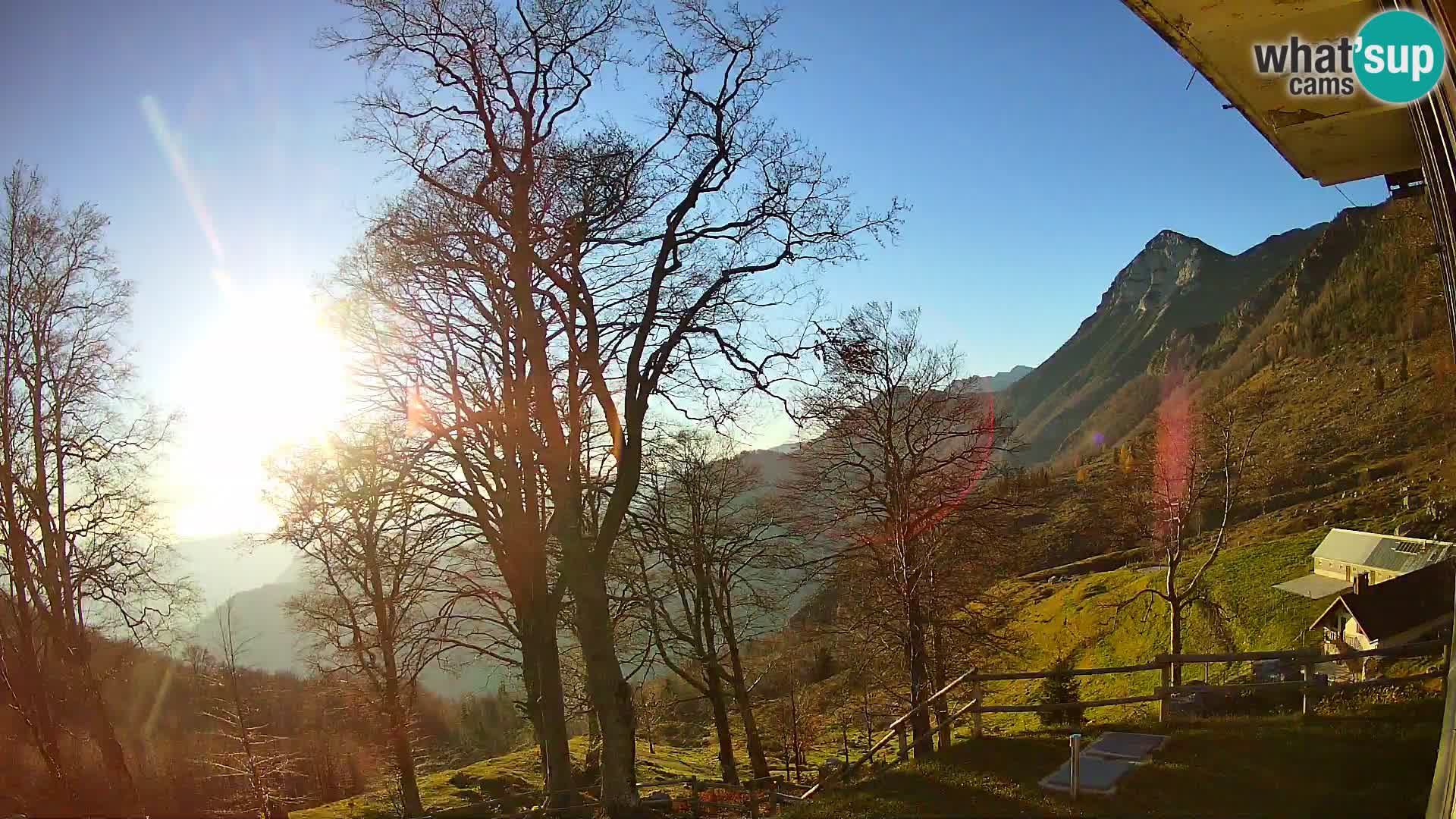 Baita di montagna Planina Razor webcam (1315) | vista su Tolminski Migovec