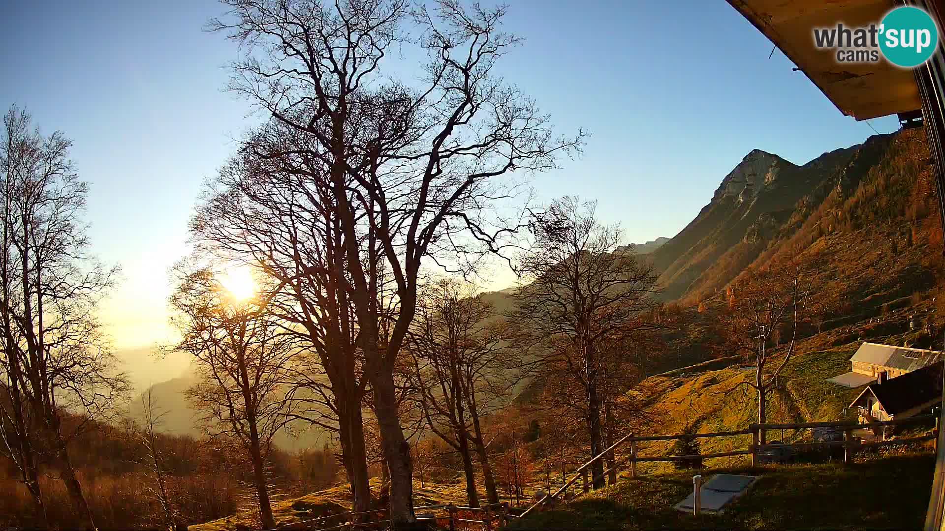 Planina Razor Mountain Hut live cam (1315) | view to Tolminski Migovec