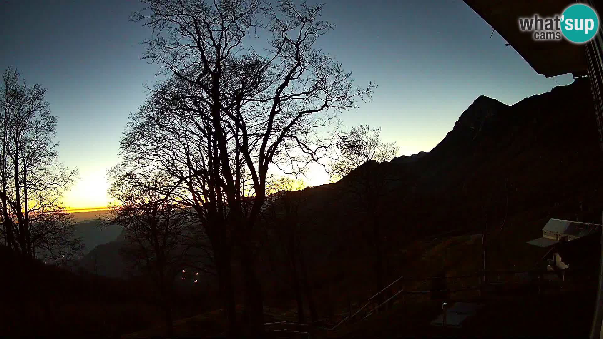 Planina Razor Mountain Hut live cam (1315) | view to Tolminski Migovec