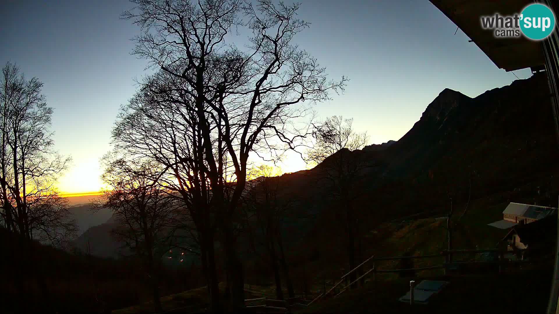 Baita di montagna Planina Razor webcam (1315) | vista su Tolminski Migovec