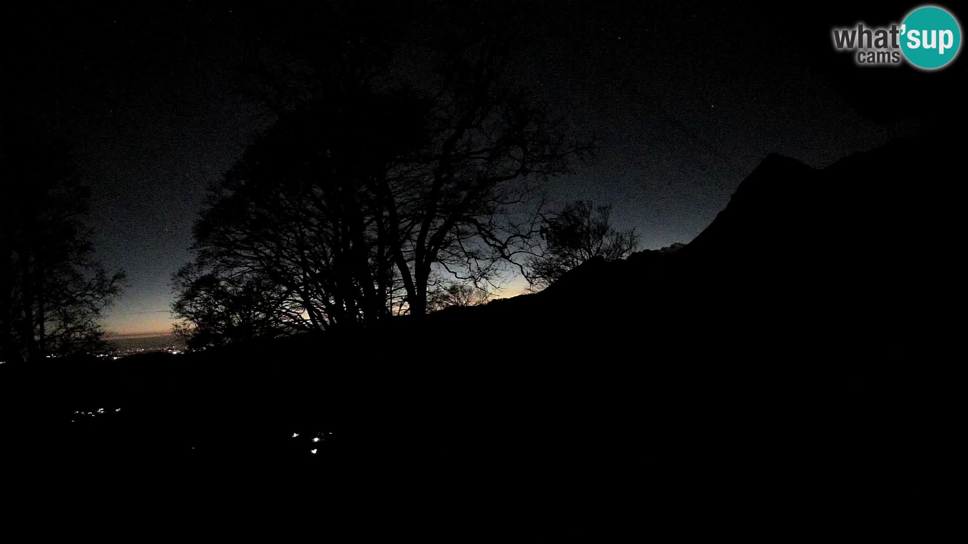 Koča na Planini Razor spletna kamera (1315) | Pogled na Tolminski Migovec