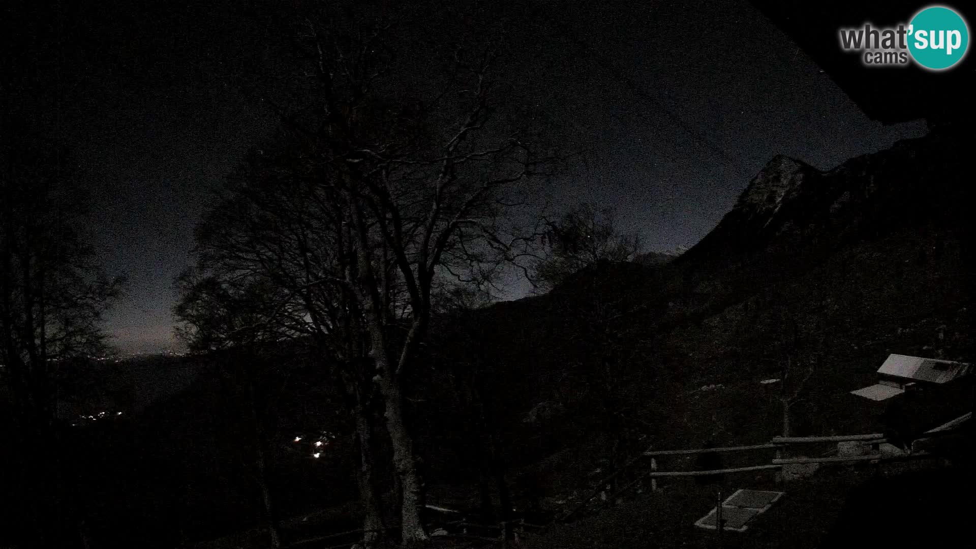 Planina Razor Bergütte Webcam (1315) | Blick auf Tolminski Migovec