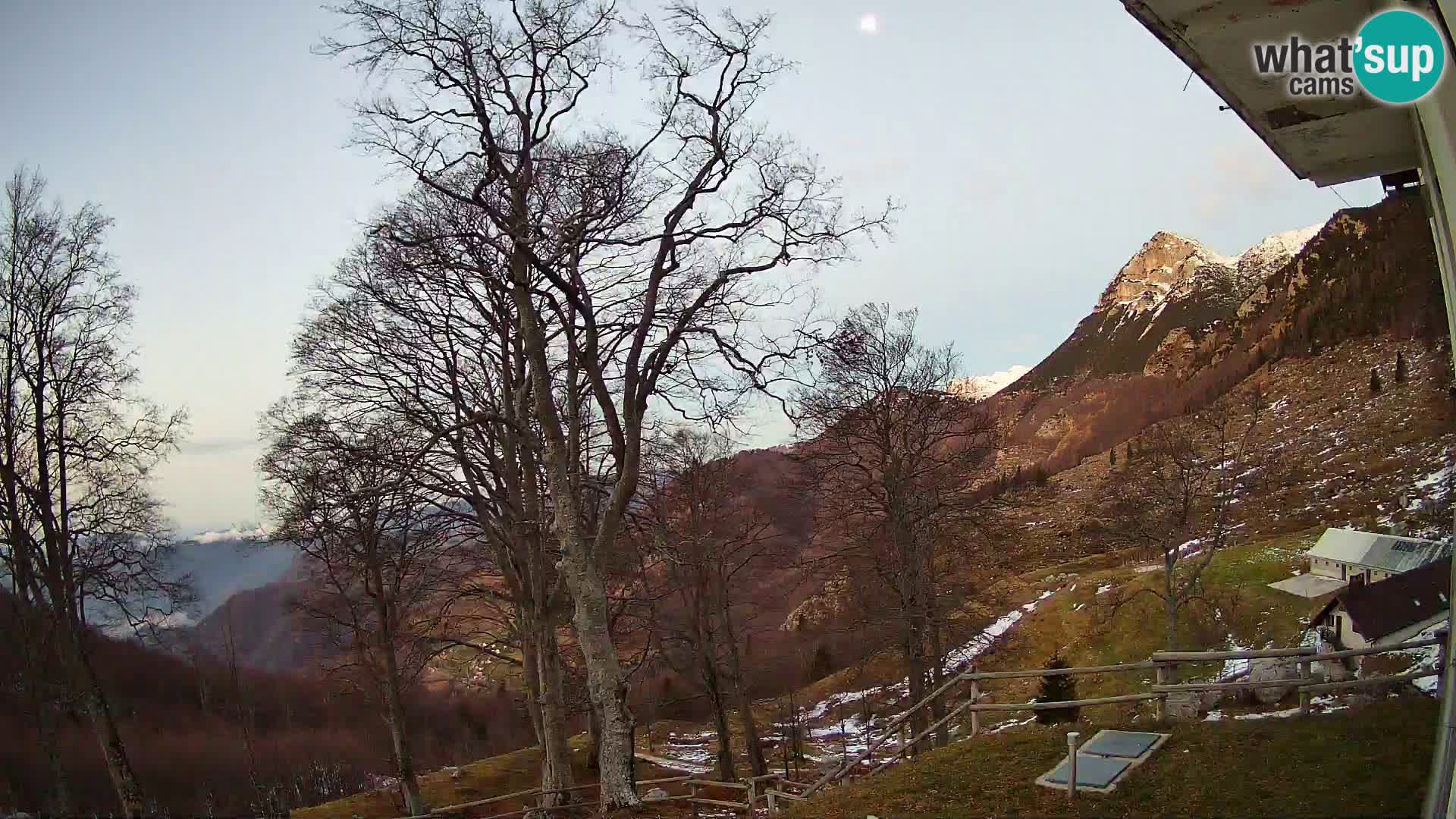 Baita di montagna Planina Razor webcam (1315) | vista su Tolminski Migovec