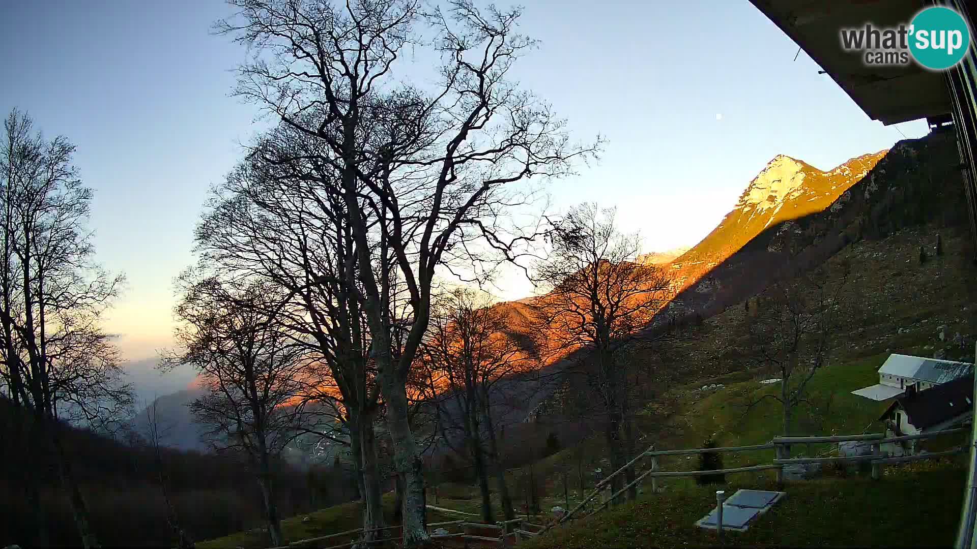 Planinarski dom na planini Razor (1315) | Pogled na Tolminski Migovec