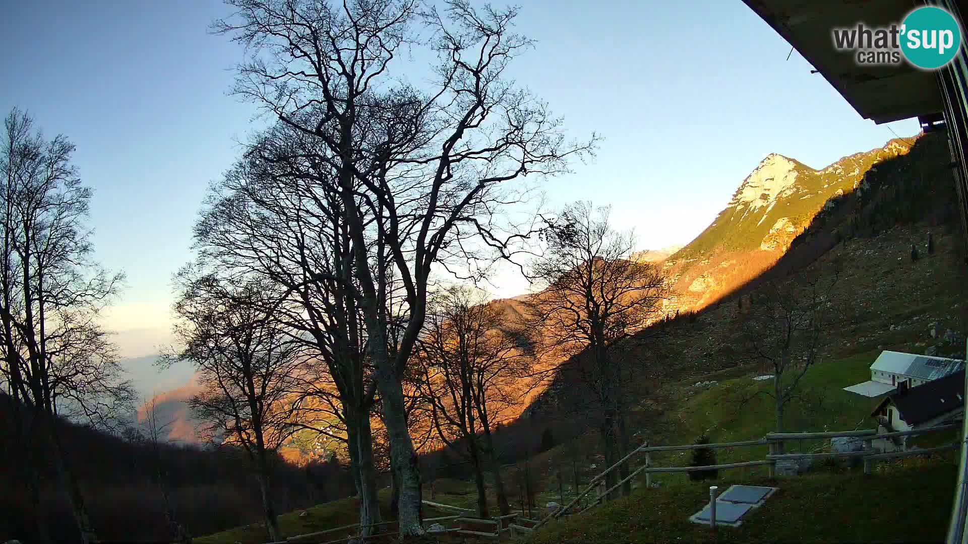 Planinarski dom na planini Razor (1315) | Pogled na Tolminski Migovec