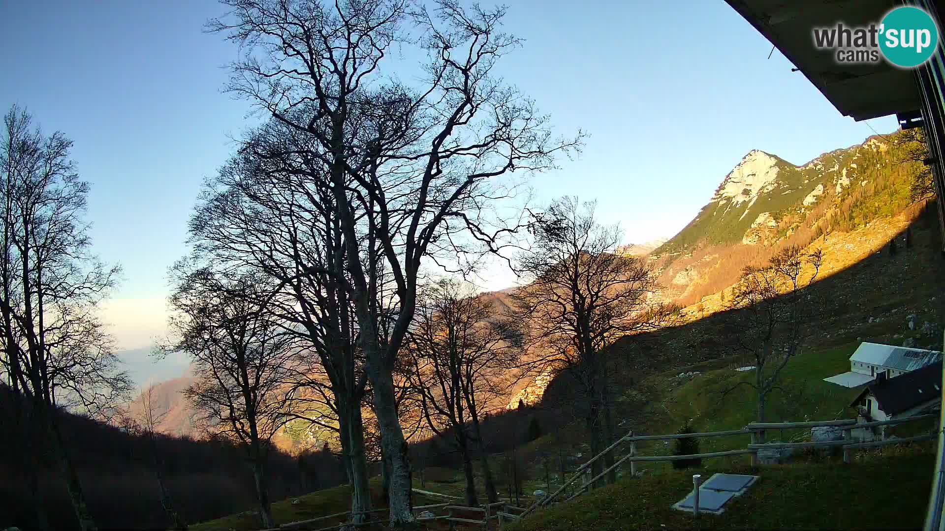 Refuge de la montagne Planina Razor caméra en direct (1315) | vue sur Tolminski Migovec