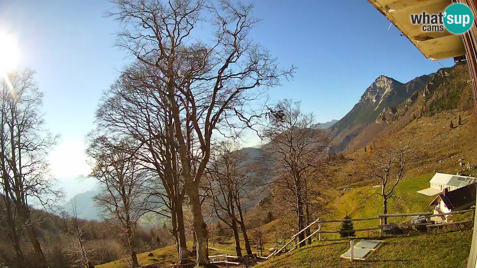 Refuge de la montagne Planina Razor caméra en direct (1315) | vue sur Tolminski Migovec