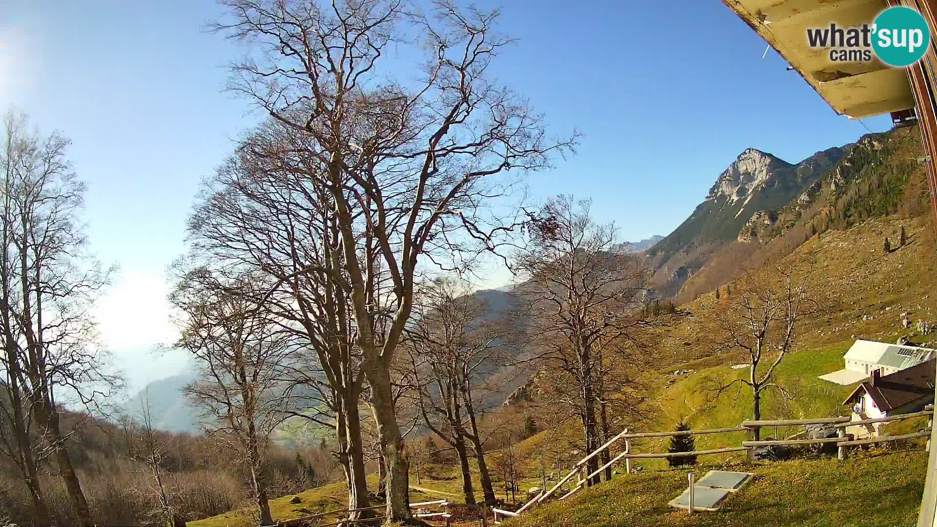 Planina Razor Bergütte Webcam (1315) | Blick auf Tolminski Migovec