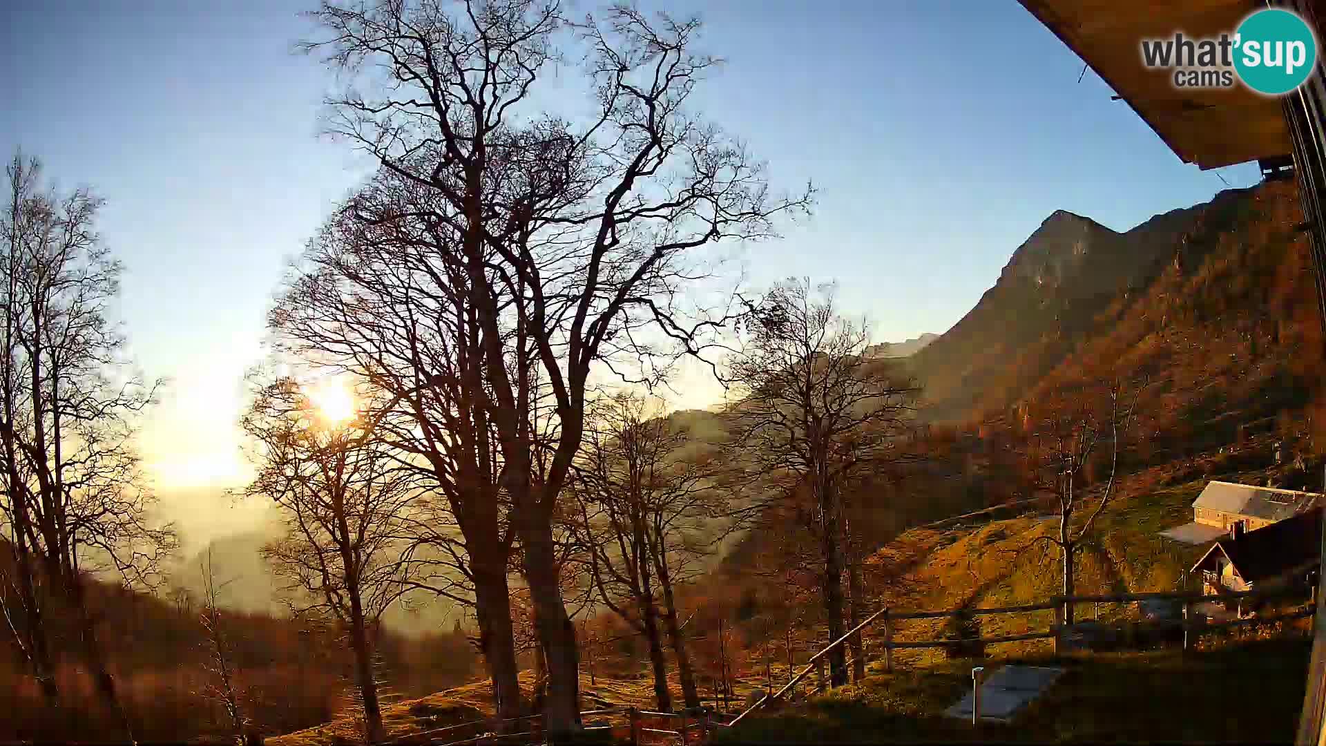 Planina Razor Bergütte Webcam (1315) | Blick auf Tolminski Migovec