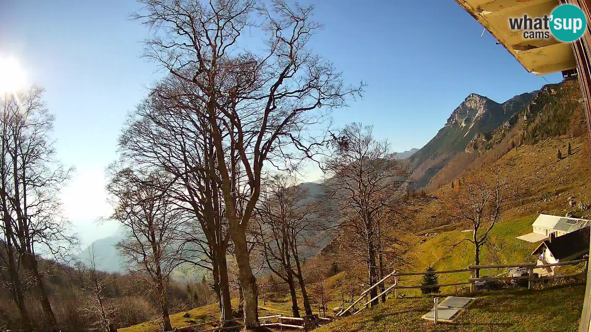 Baita di montagna Planina Razor webcam (1315) | vista su Tolminski Migovec
