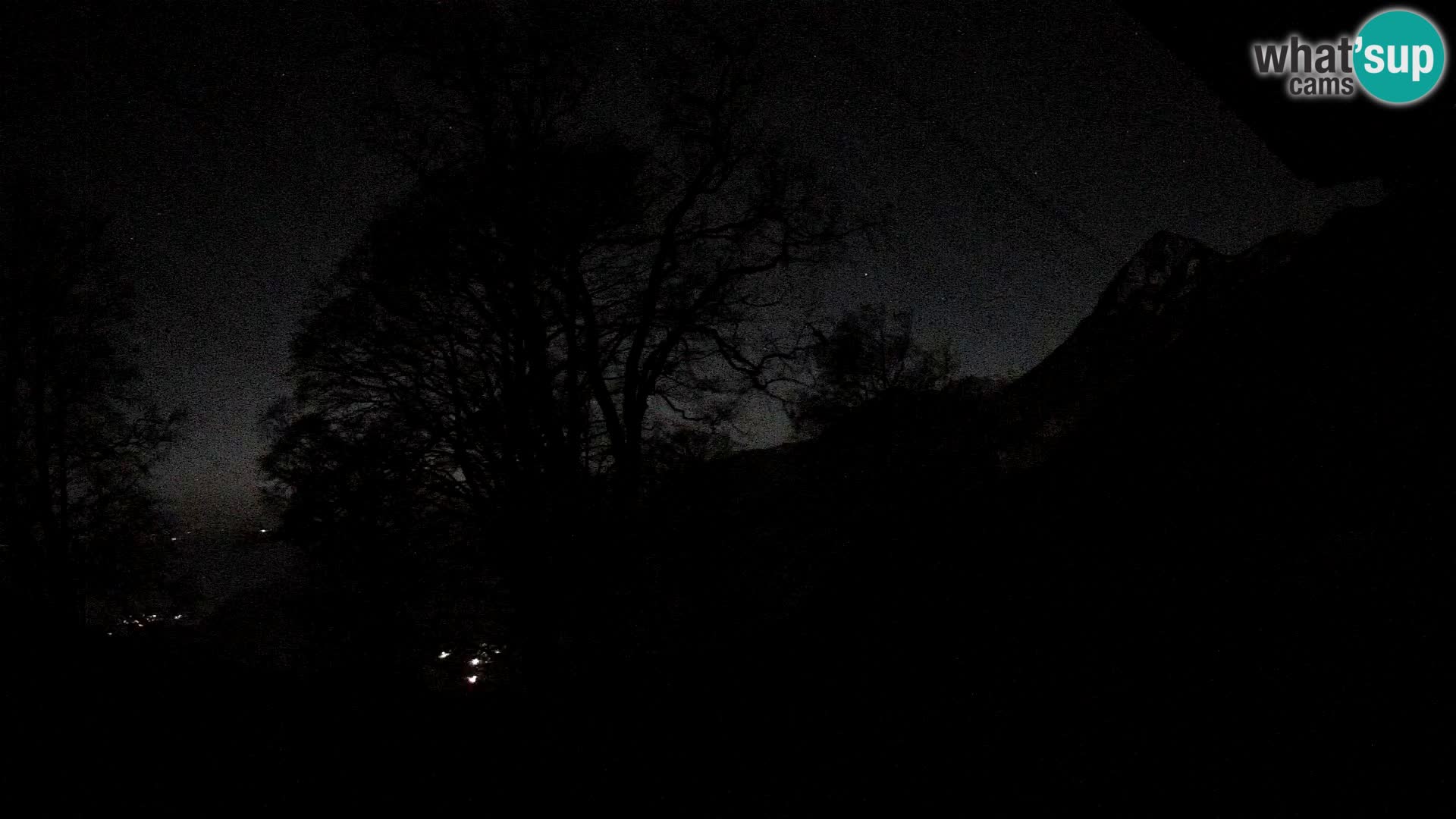 Cámara en vivo de la cabaña de montaña Planina Razor (1315) | vista hacia Tolminski Migovec