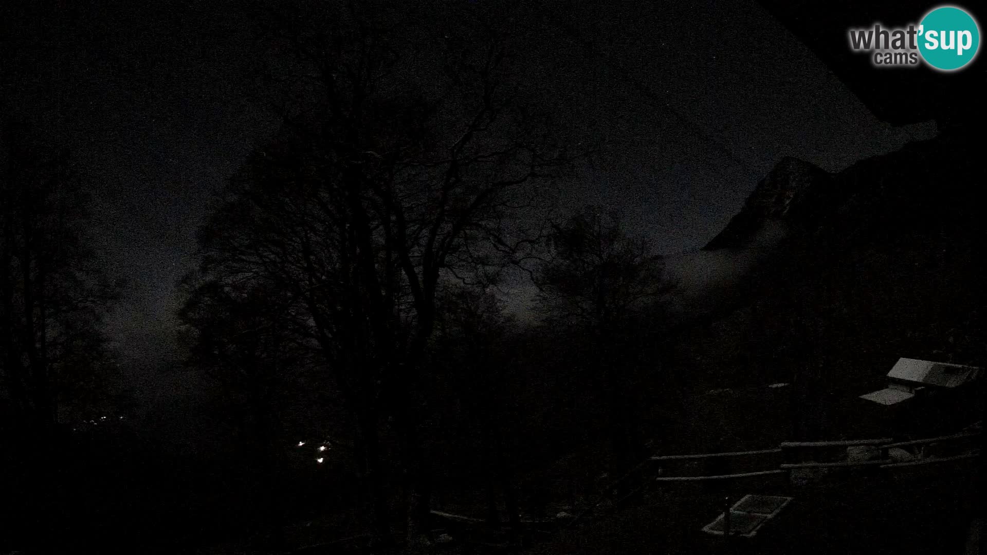 Planina Razor Mountain Hut live cam (1315) | view to Tolminski Migovec