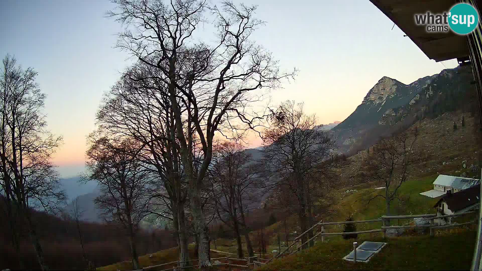 Planinarski dom na planini Razor (1315) | Pogled na Tolminski Migovec