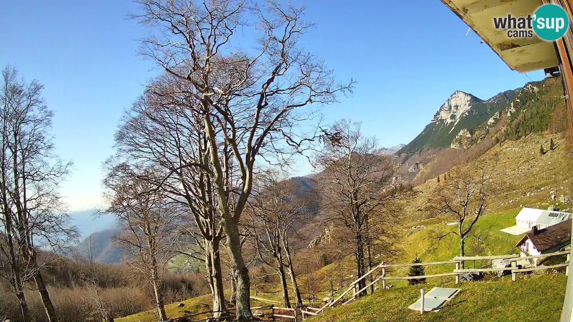 Planina Razor Mountain Hut live cam (1315) | view to Tolminski Migovec