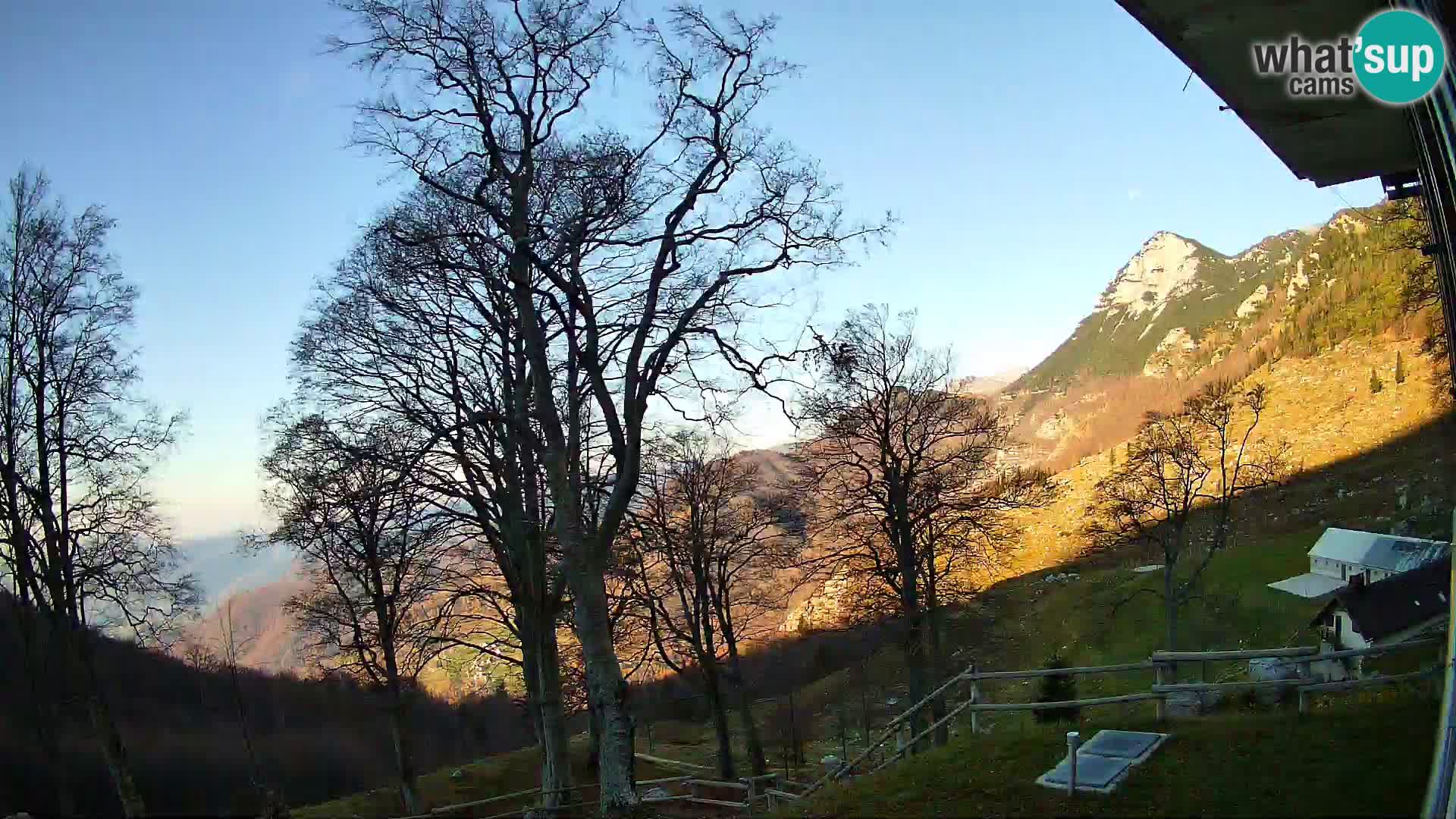 Planina Razor Mountain Hut live cam (1315) | view to Tolminski Migovec