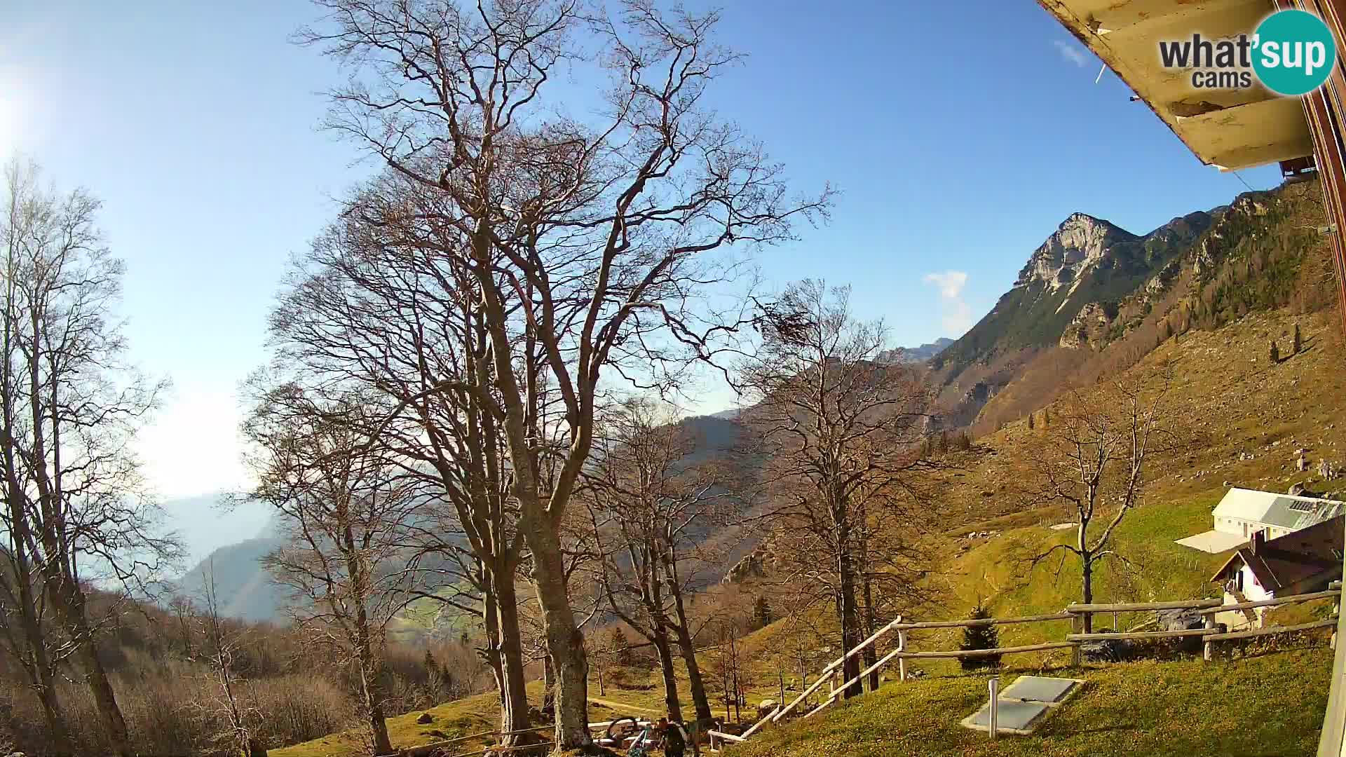 Planina Razor Mountain Hut live cam (1315) | view to Tolminski Migovec