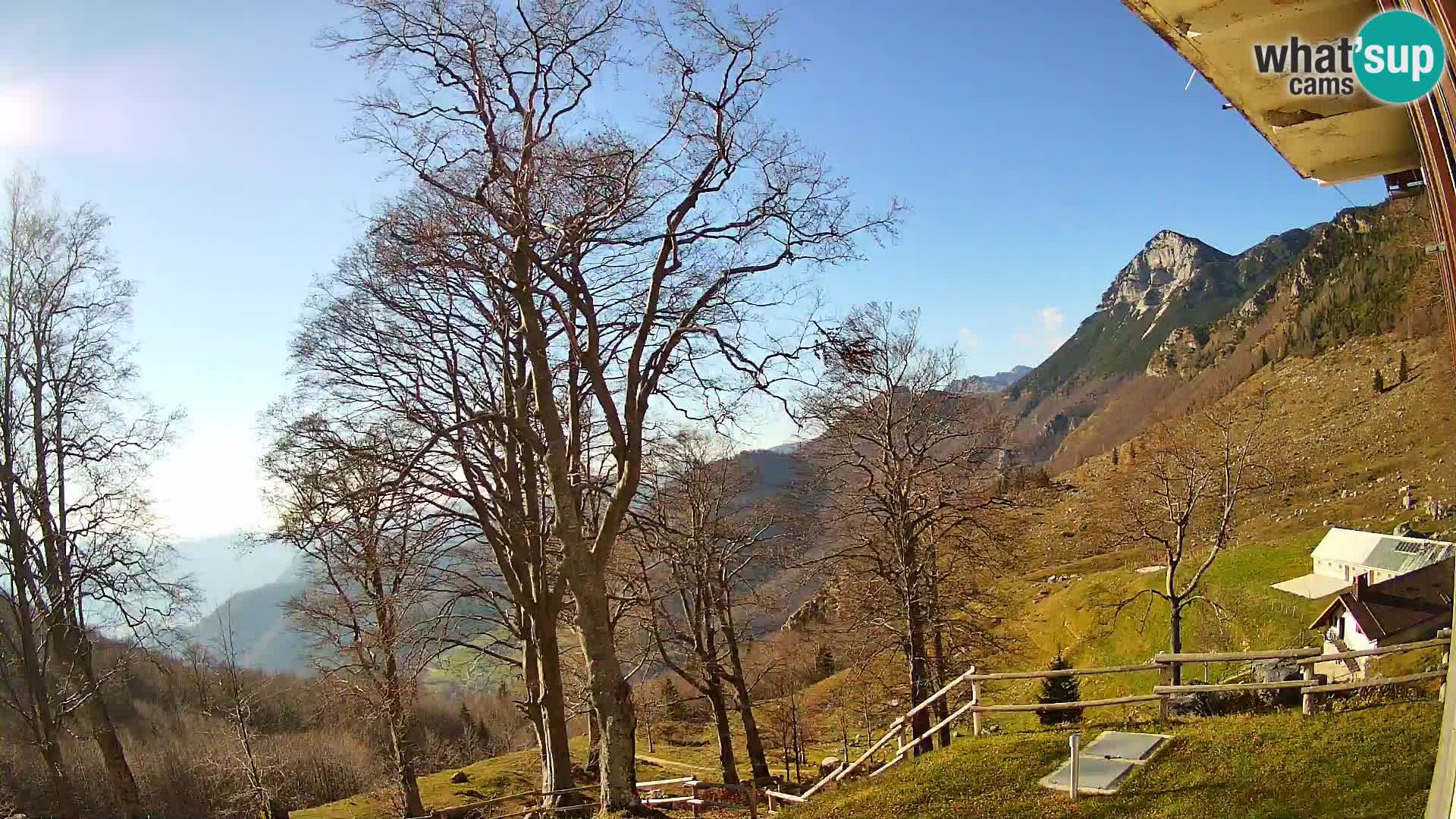 Refuge de la montagne Planina Razor caméra en direct (1315) | vue sur Tolminski Migovec
