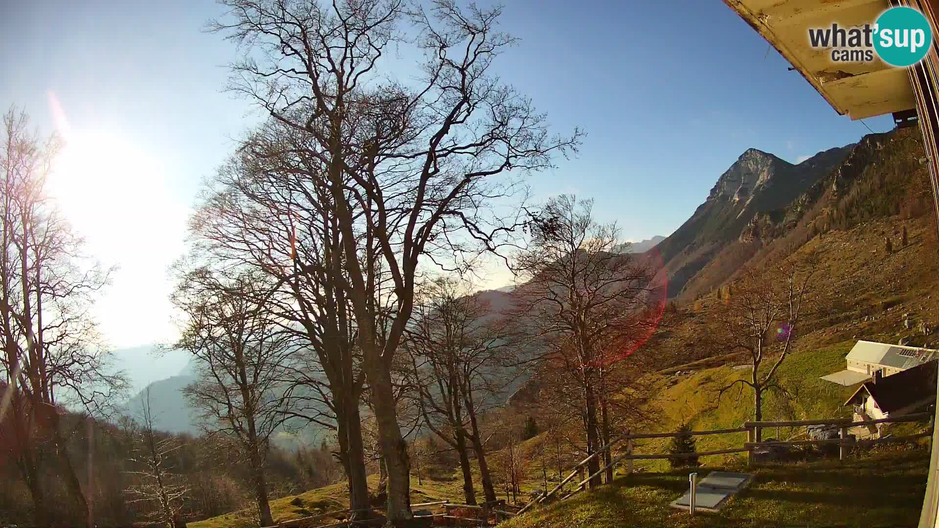 Planinarski dom na planini Razor (1315) | Pogled na Tolminski Migovec