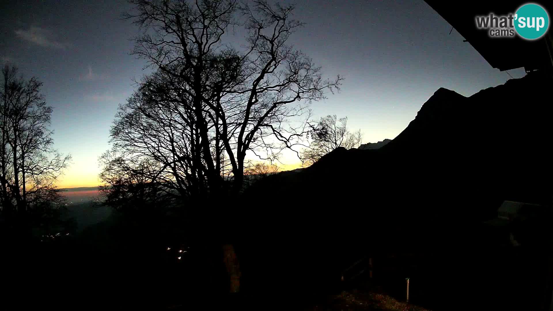 Planina Razor Mountain Hut live cam (1315) | view to Tolminski Migovec