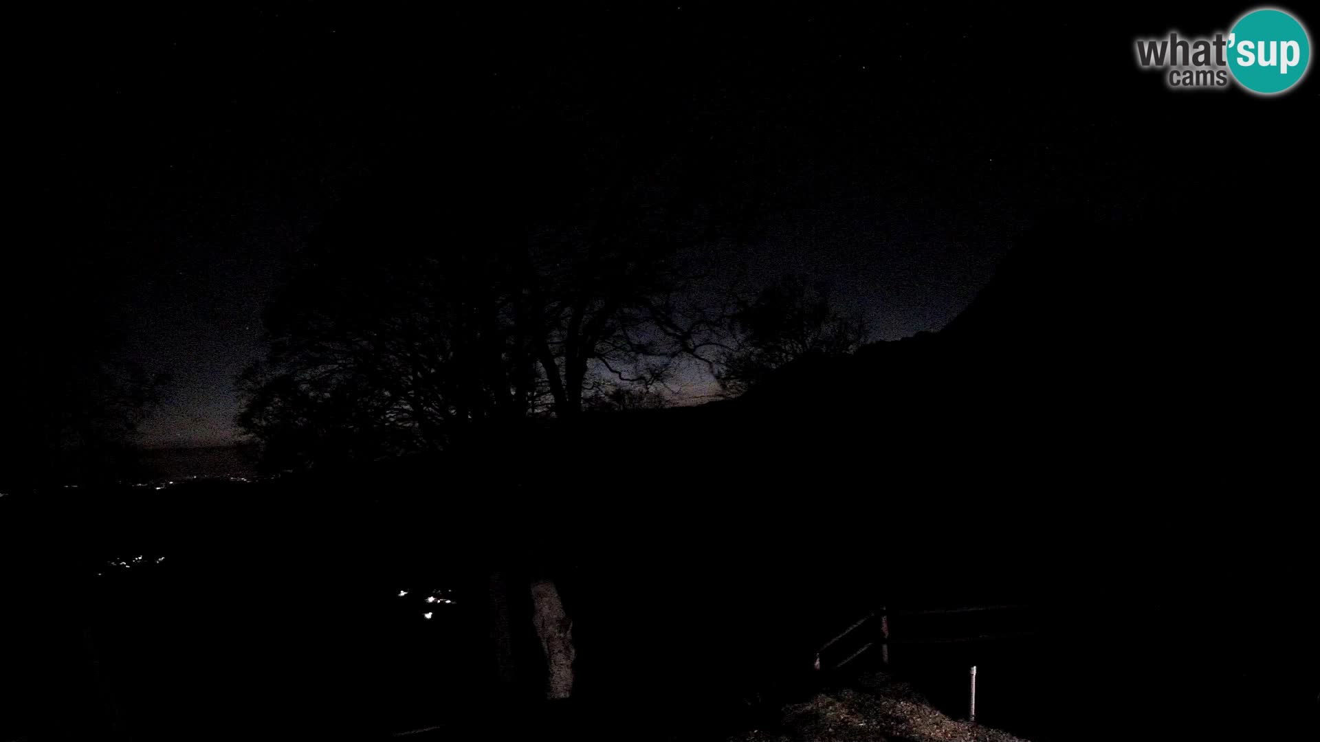 Cámara en vivo de la cabaña de montaña Planina Razor (1315) | vista hacia Tolminski Migovec