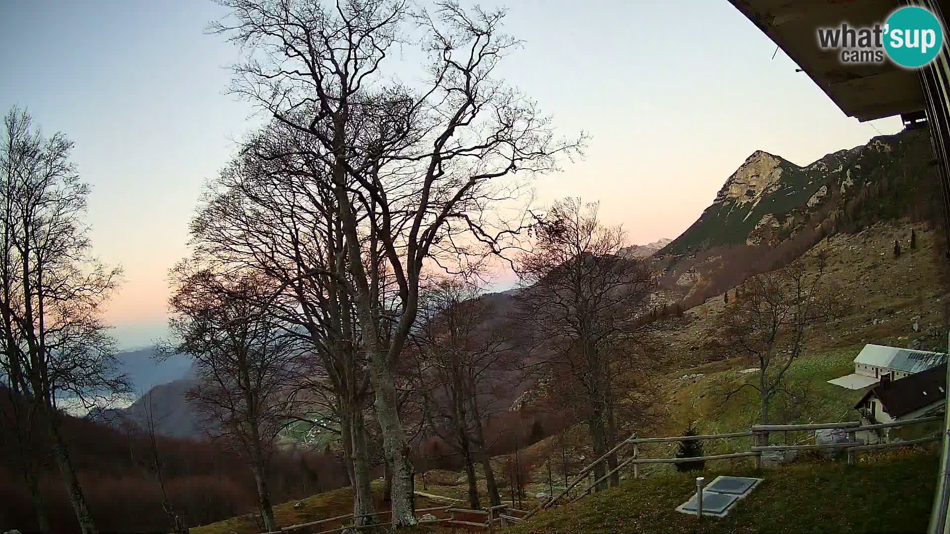 Refuge de la montagne Planina Razor caméra en direct (1315) | vue sur Tolminski Migovec