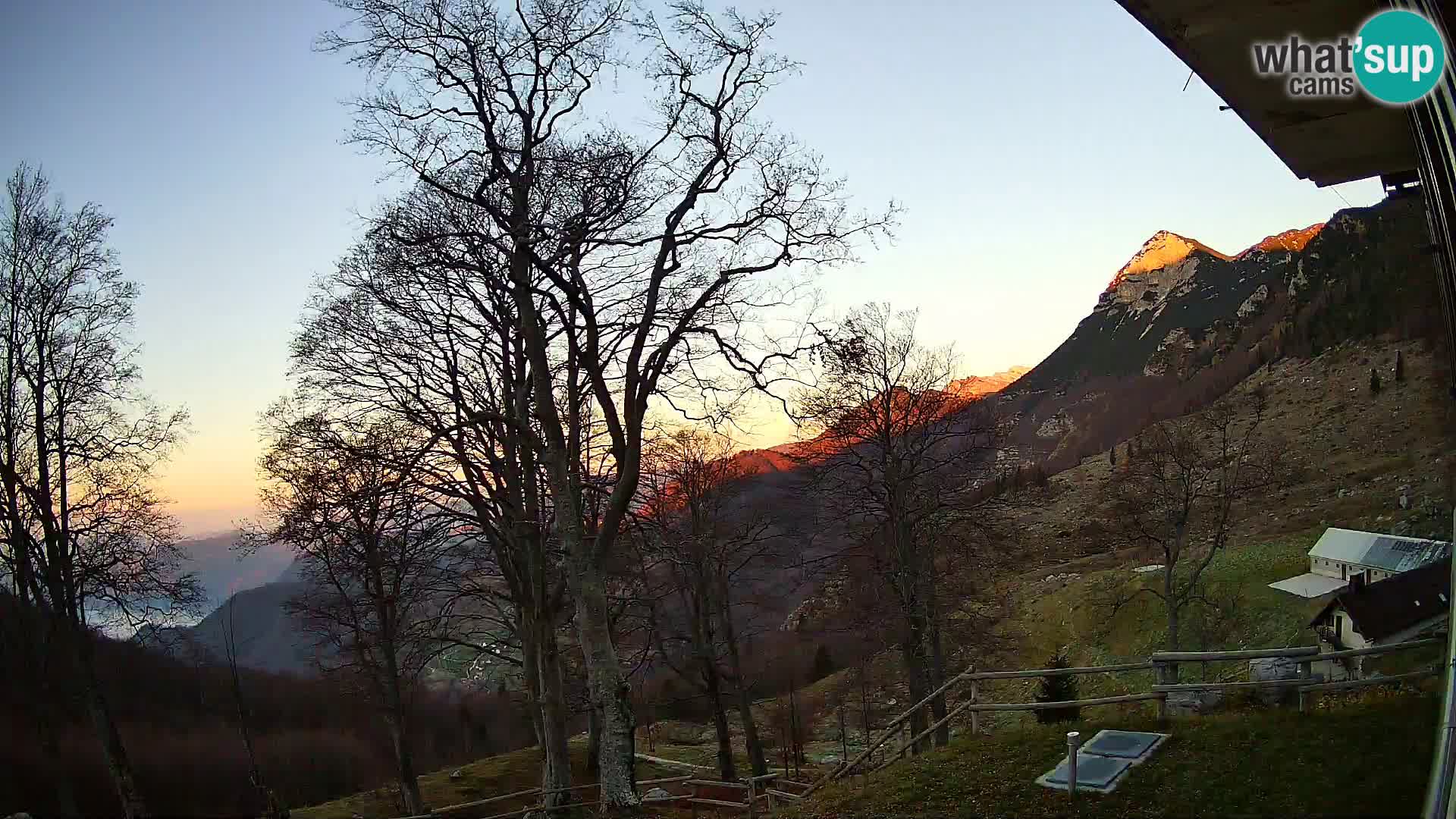 Planinarski dom na planini Razor (1315) | Pogled na Tolminski Migovec