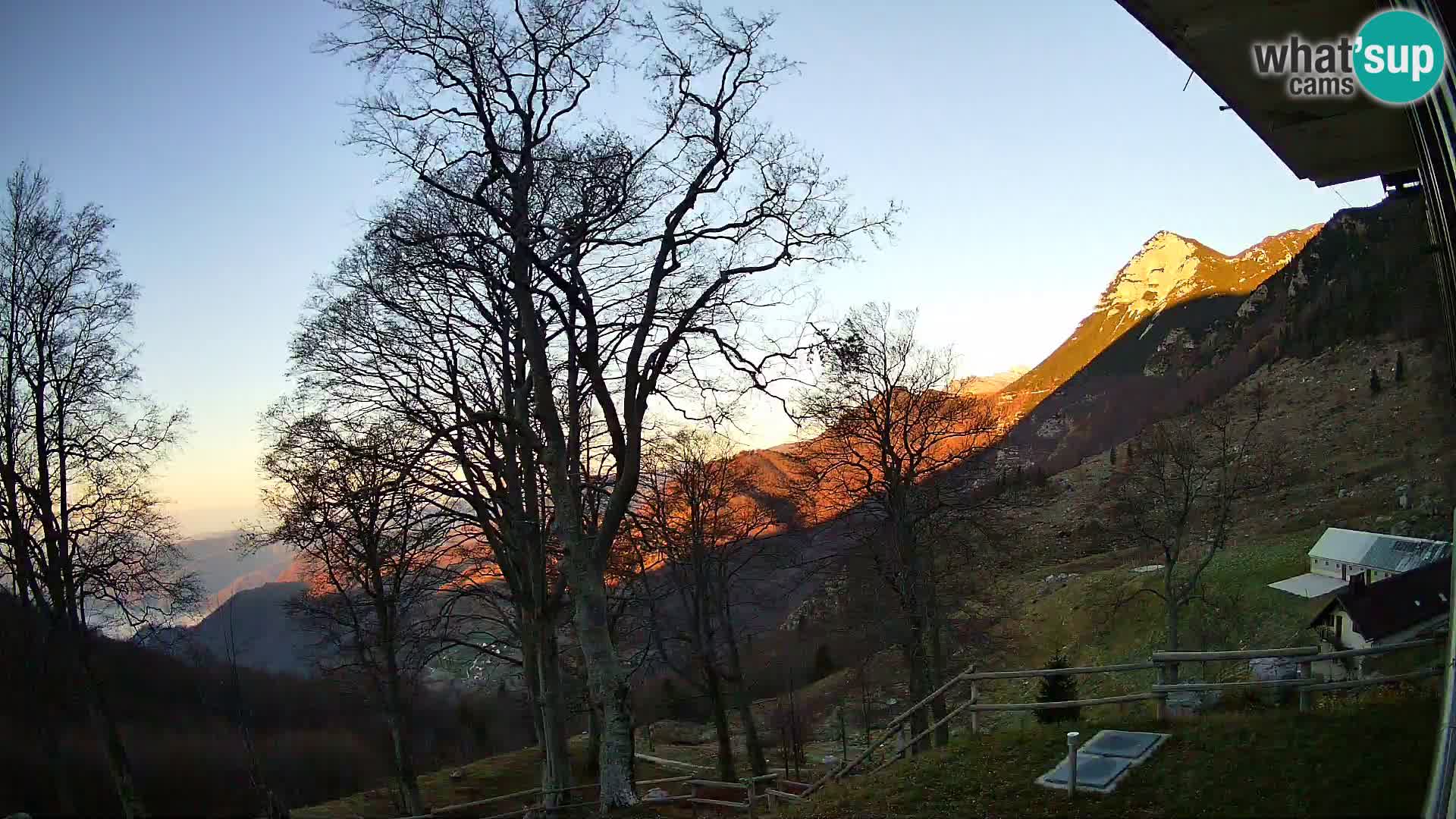 Planina Razor Bergütte Webcam (1315) | Blick auf Tolminski Migovec