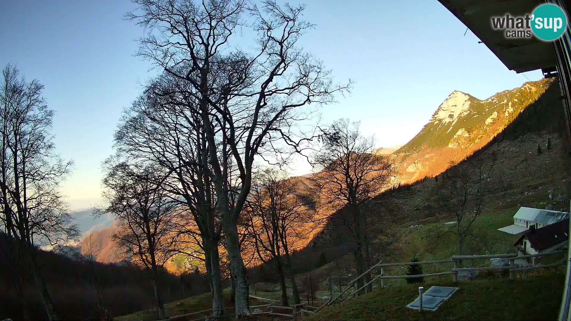 Planinarski dom na planini Razor (1315) | Pogled na Tolminski Migovec