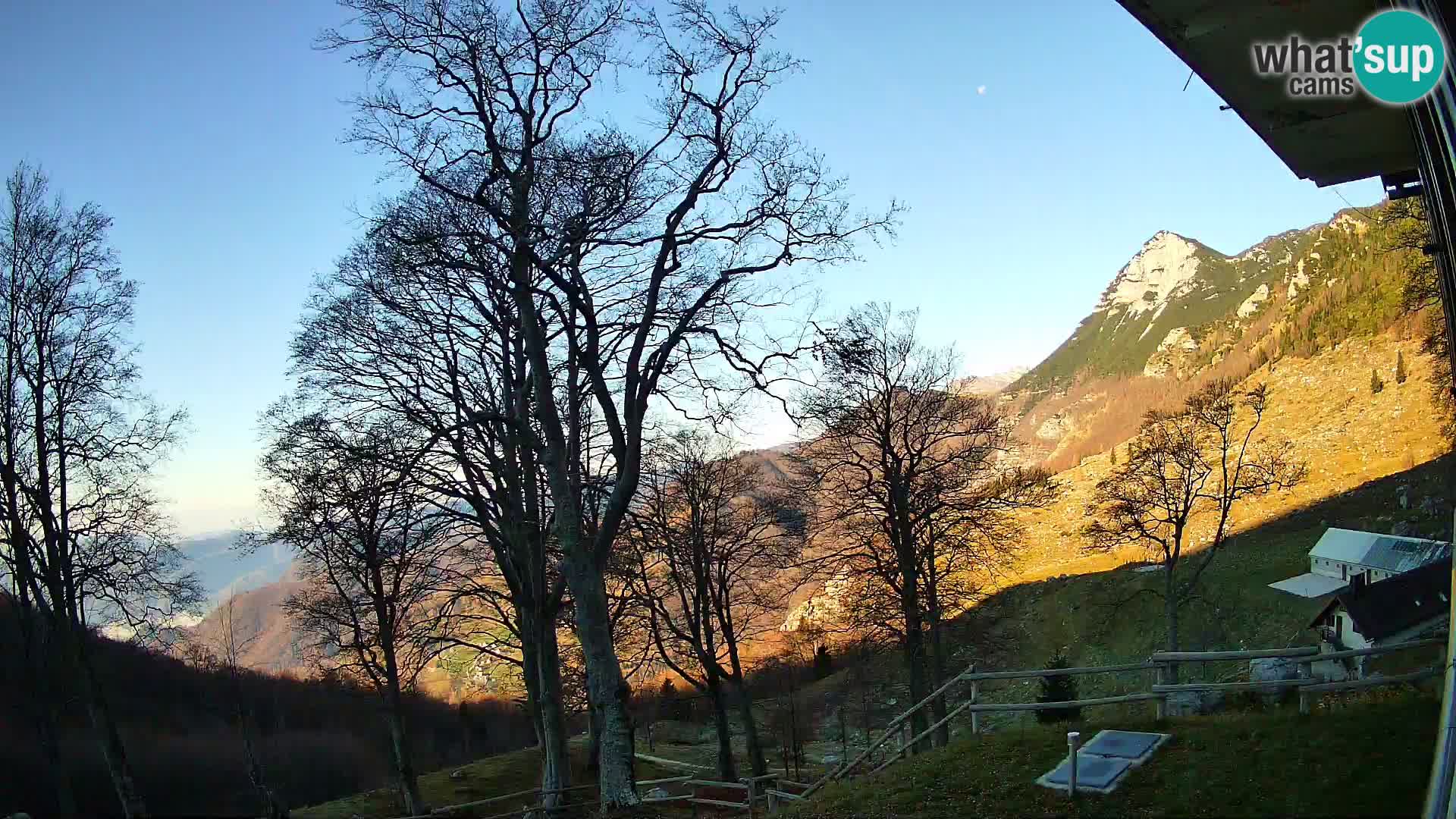 Planina Razor Mountain Hut live cam (1315) | view to Tolminski Migovec