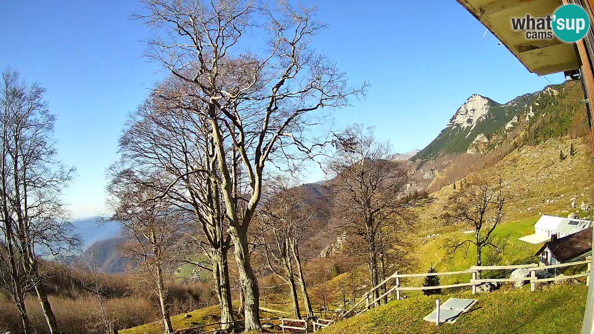 Planina Razor Mountain Hut live cam (1315) | view to Tolminski Migovec