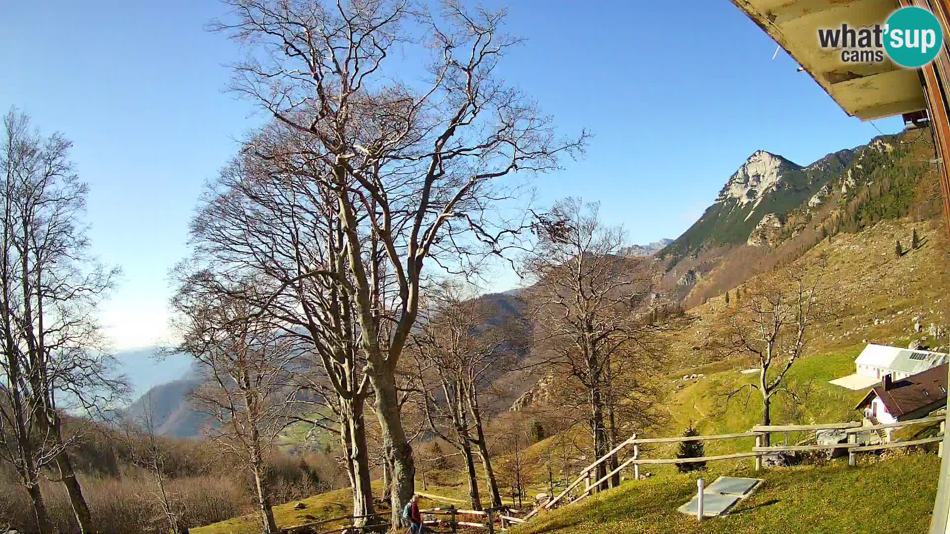 Planina Razor Mountain Hut live cam (1315) | view to Tolminski Migovec