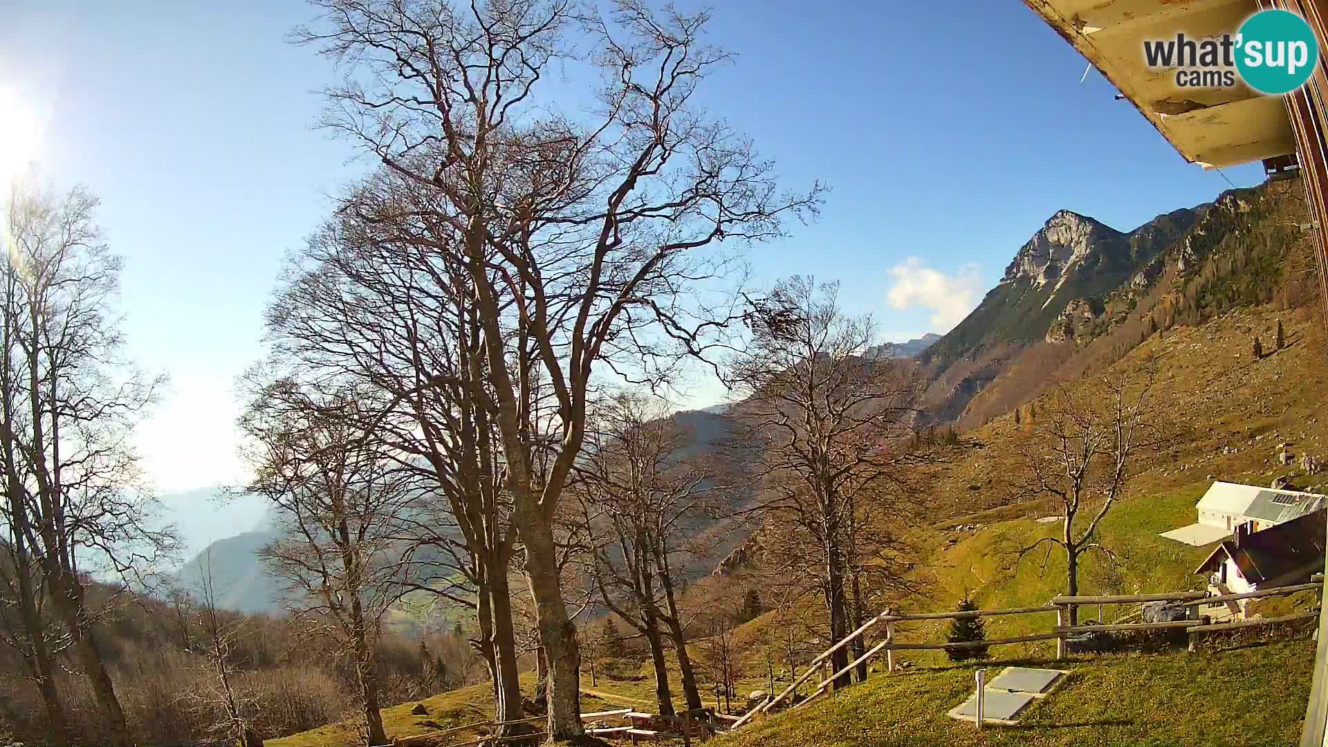 Baita di montagna Planina Razor webcam (1315) | vista su Tolminski Migovec