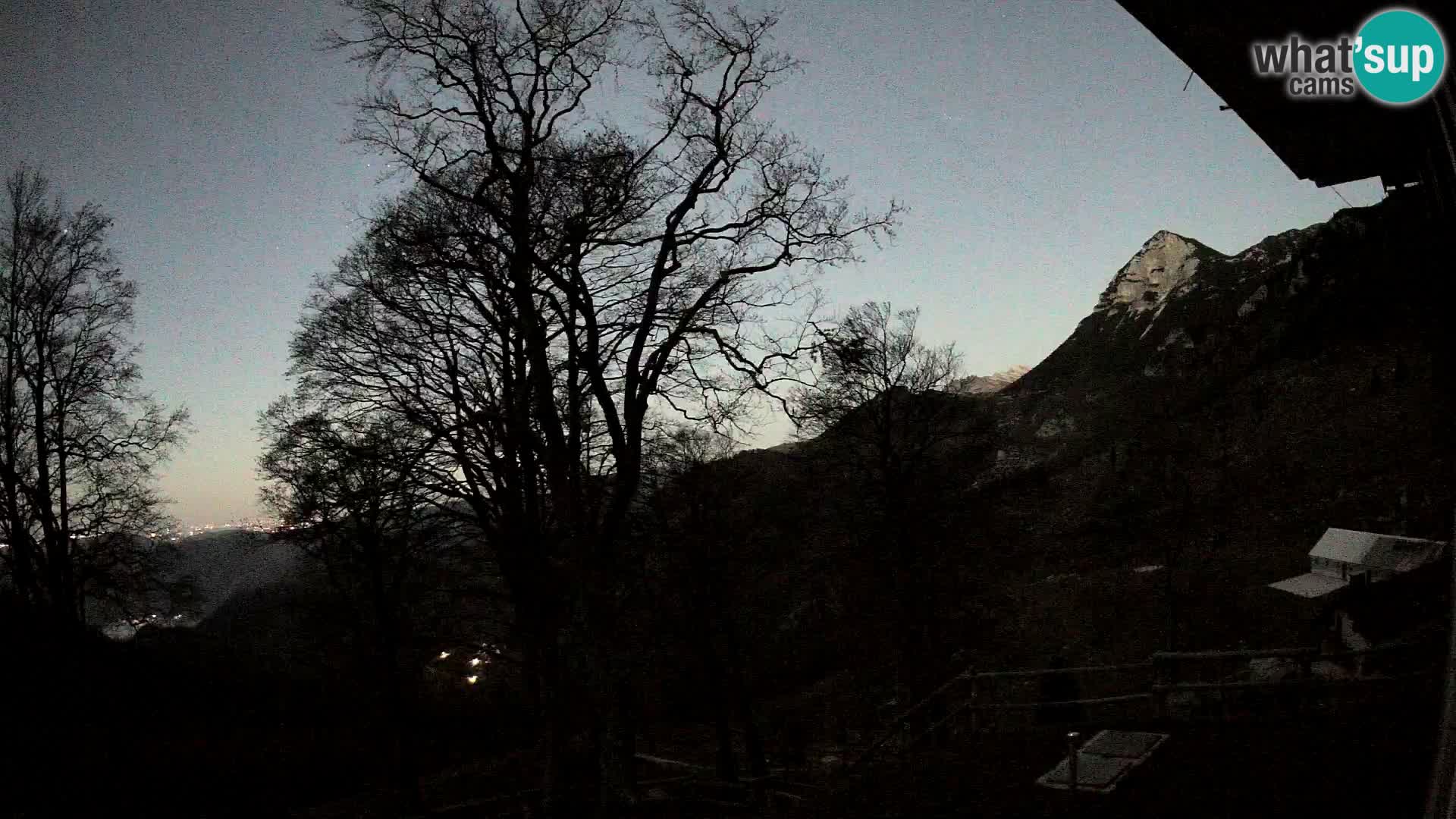 Baita di montagna Planina Razor webcam (1315) | vista su Tolminski Migovec